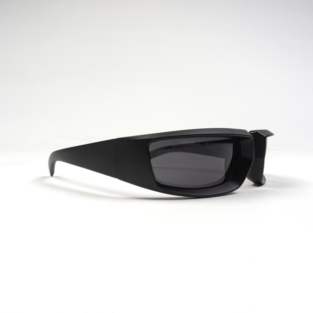 Y2K SUNGLASSES IN BLACK
