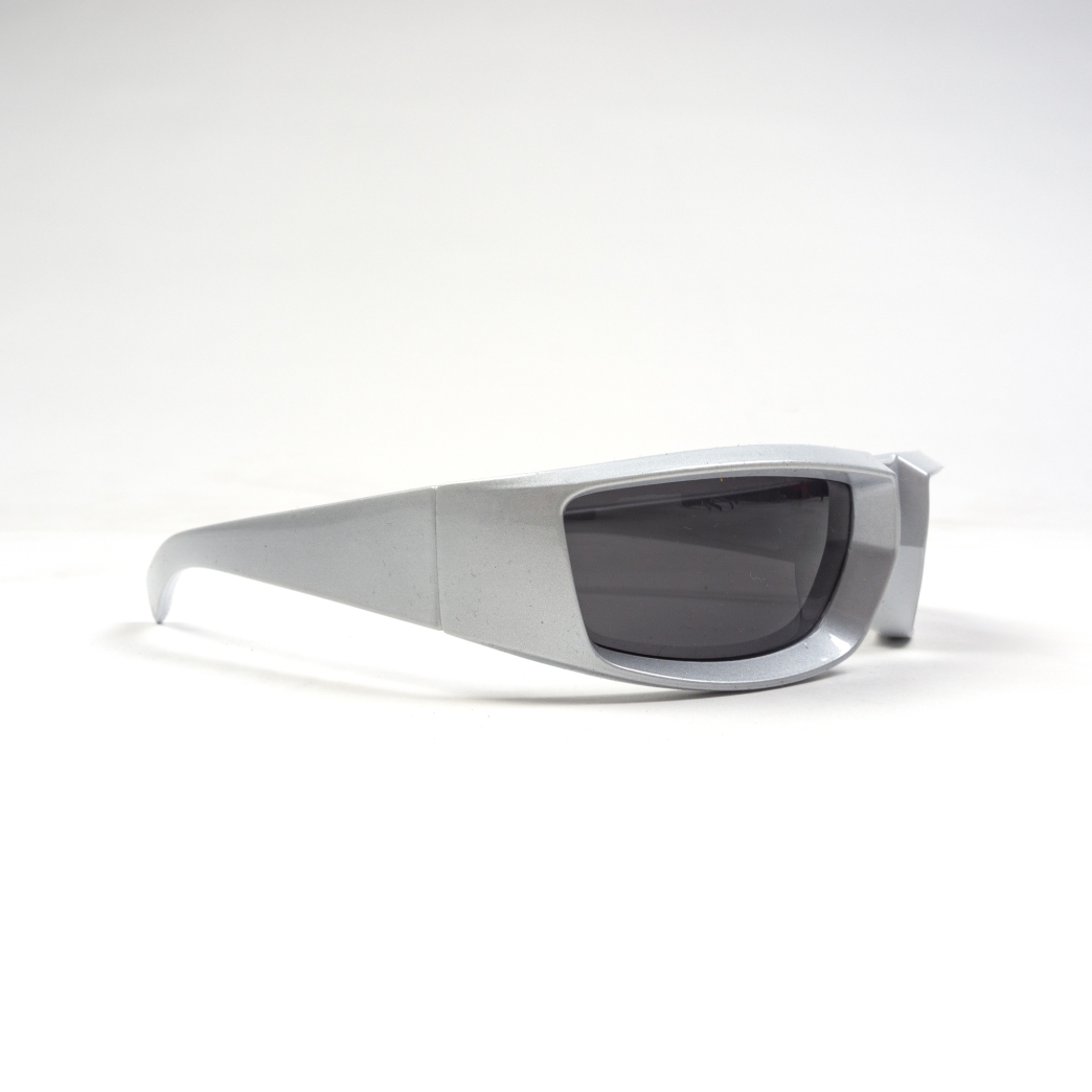 Y2K SUNGLASSES IN LIGHT GRAY