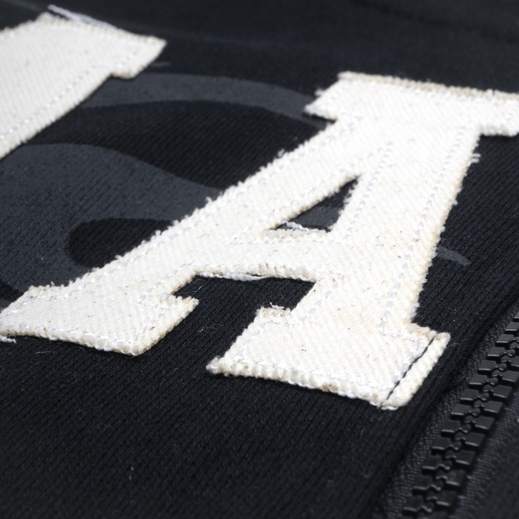 PATCH LOGO ZIP HOODIE IN BLACK