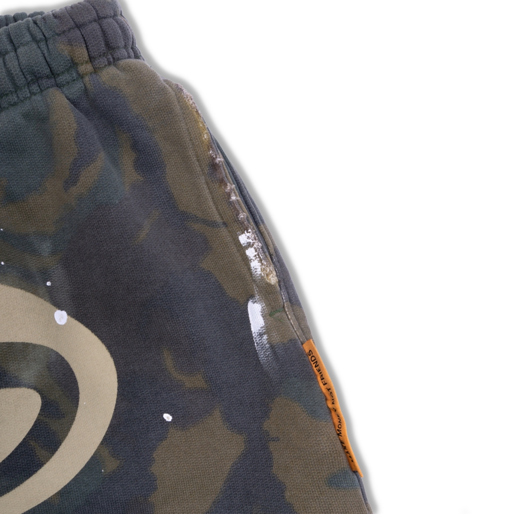BIG LOGO SWEAT SHORTS IN CAMO