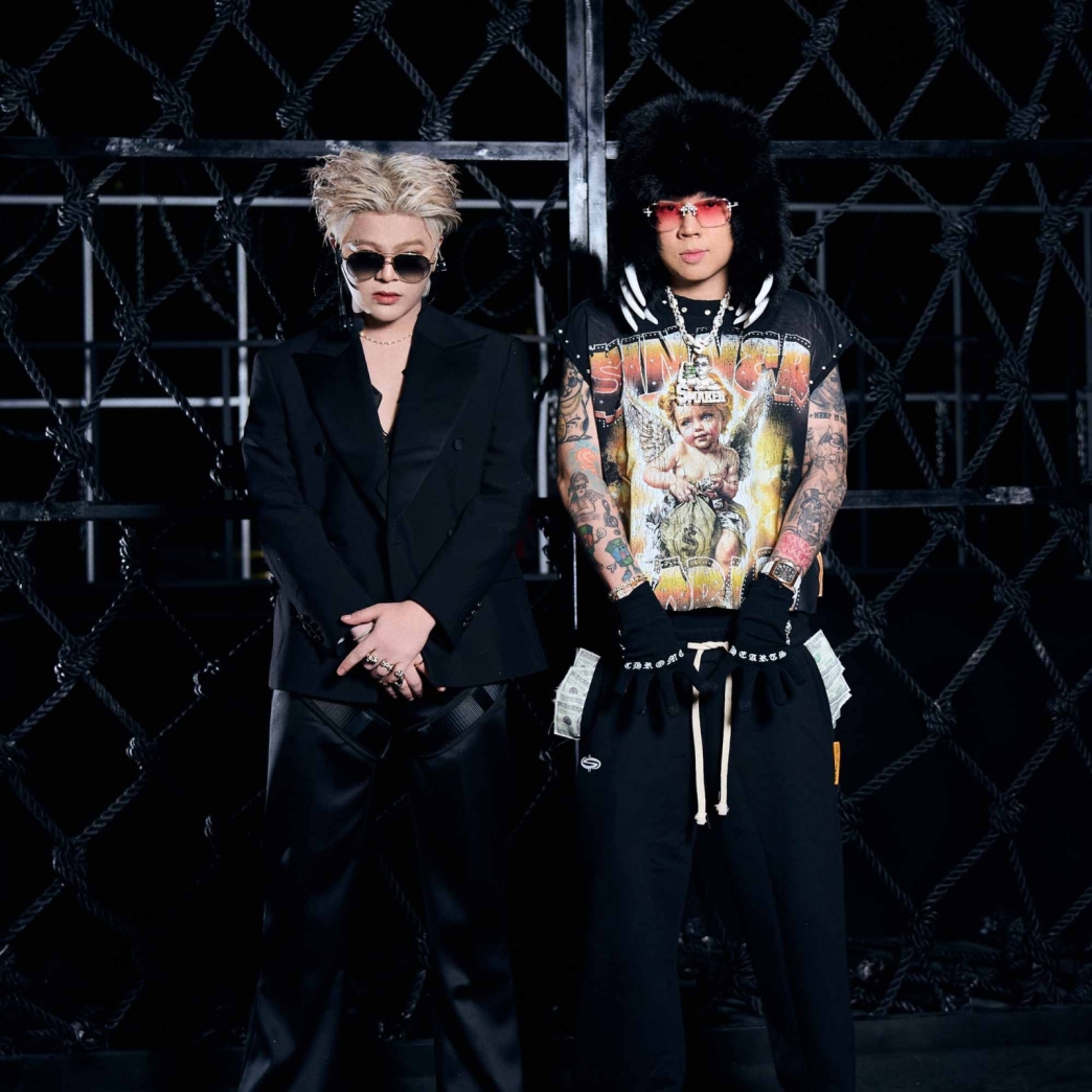 $INNER WORLD ICED OUT TANK WASHED TEE IN BLACK