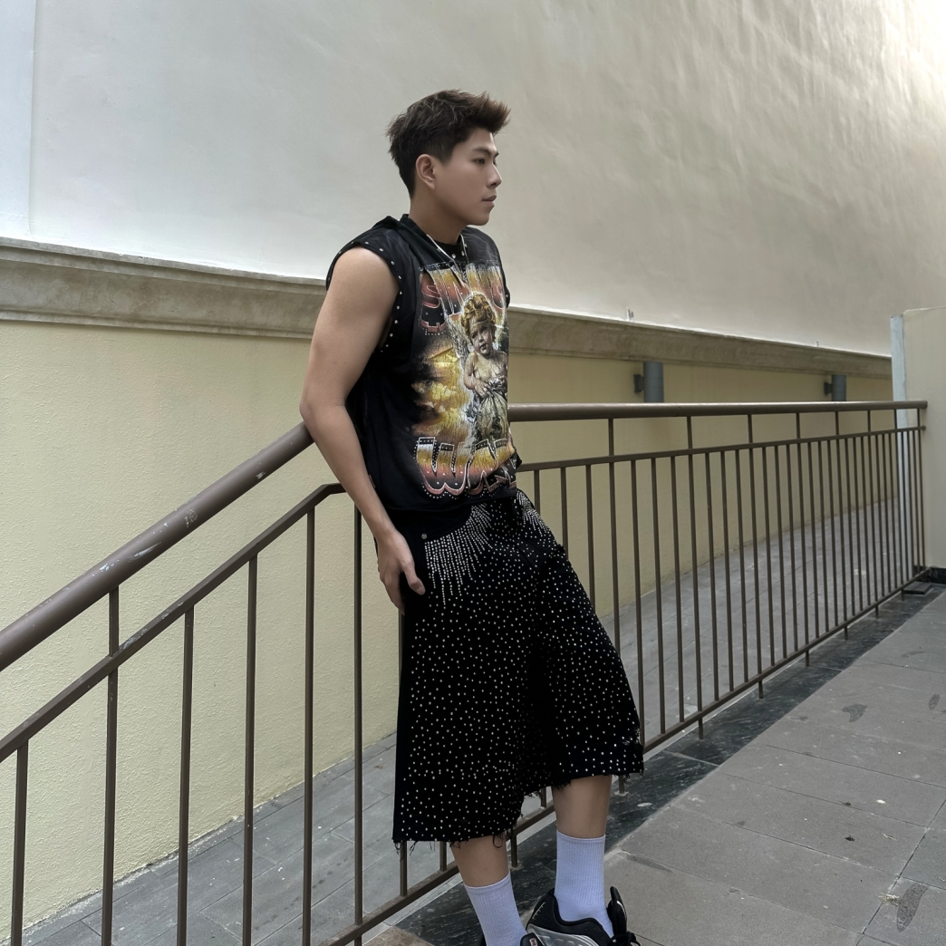 $INNER WORLD ICED OUT TANK WASHED TEE IN BLACK