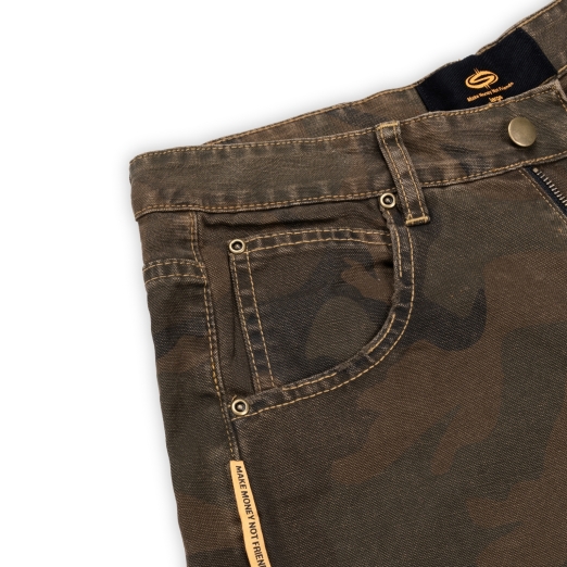 STARS BAGGY SHORTS IN CAMO