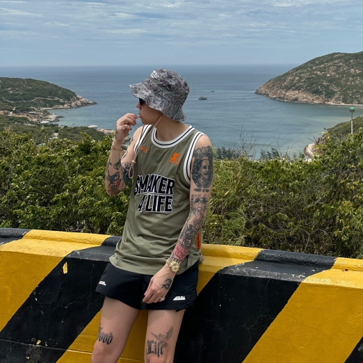 JERSEY BASKETBALL TEE IN OLIVE